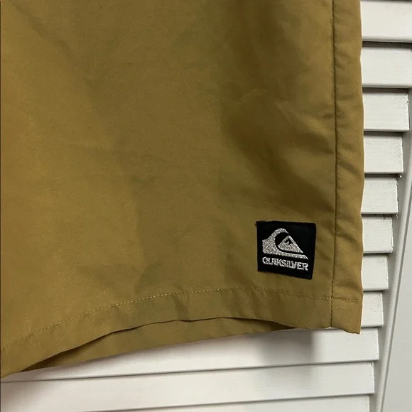 Quiksilver Amphibians Men's Dark Khaki Flat Front Shorts - Picture 4 of 5